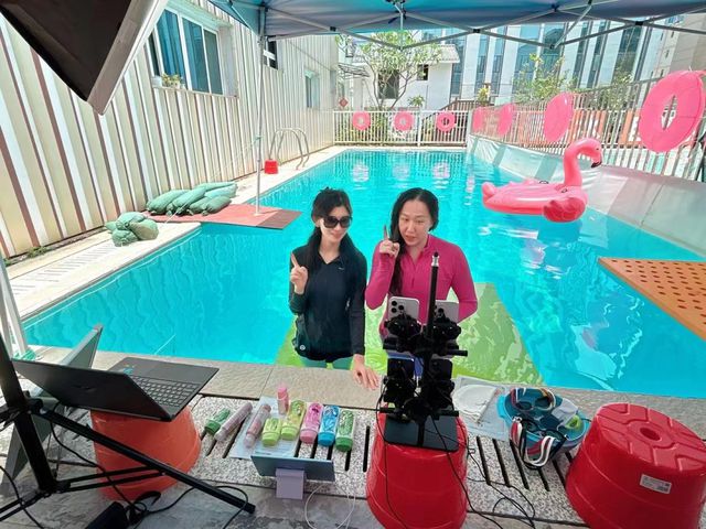 成为世界冠军20年后她在这里教百万人游泳(8)