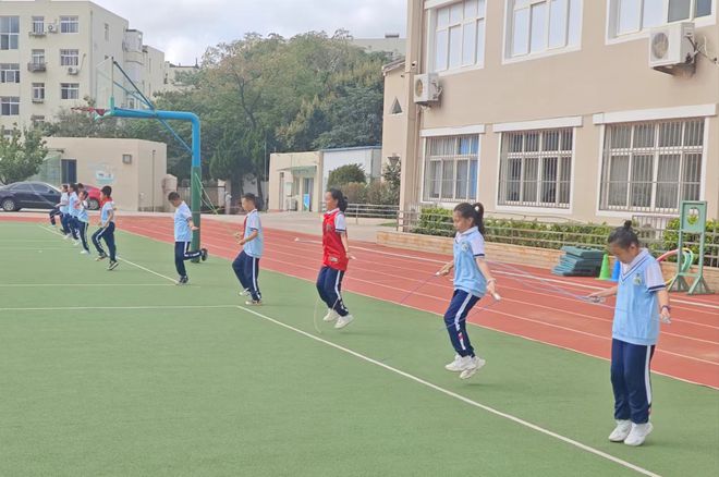 七彩南一 献礼祖国——青岛四流南路第一小学举行2024秋季运动会(7)