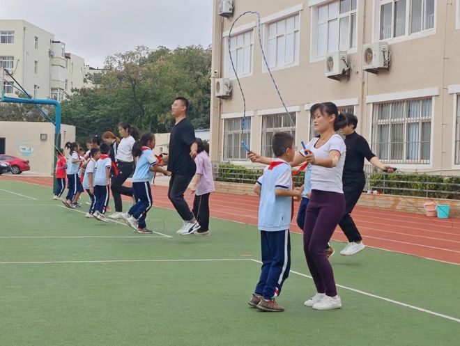 七彩南一 献礼祖国——青岛四流南路第一小学举行2024秋季运动会(8)