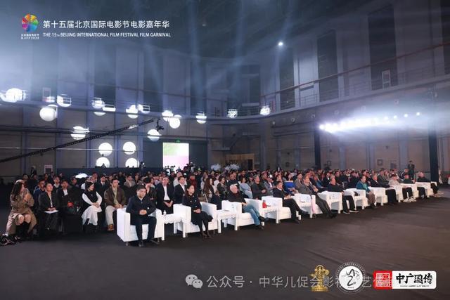 北京国际电影节电影嘉年华华语音乐排行榜「文艺传承之旅」暨中华儿童文化艺术促进会影视文艺传承工作委员会揭牌仪式在京举行(3)