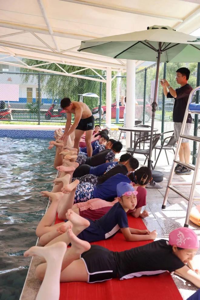 金安区近5000名学生今夏免费学游泳(8)