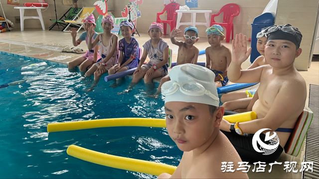 暑期孩子学游泳火爆！这份选馆指南家长请收好 - 熊猫体育少儿体能培训