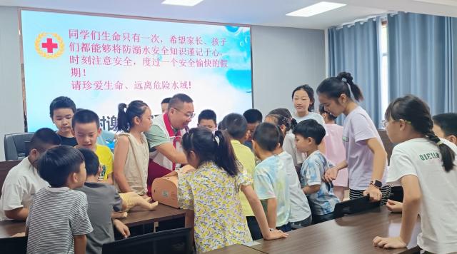 枝江：防溺水知识讲座为暑期托管班筑牢安全屏障(2)