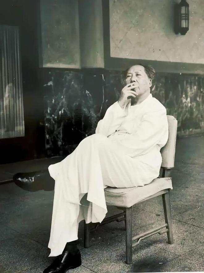 这是毛主席最早3张学生照他的儿子孙子曾孙穿越百年坐在他座位(8)