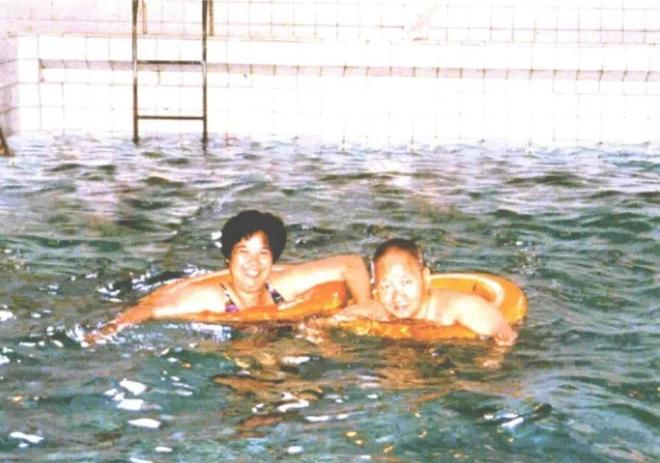 这是毛主席最早3张学生照他的儿子孙子曾孙穿越百年坐在他座位(10)