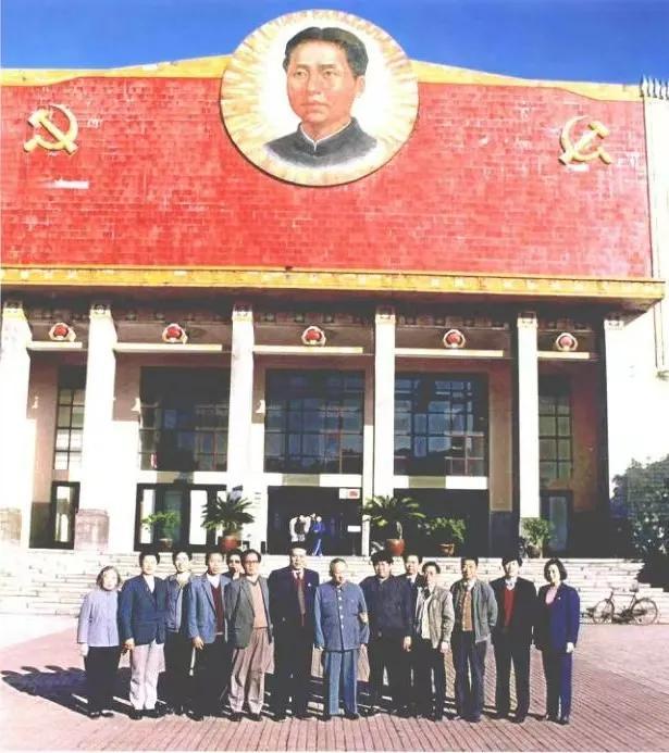 这是毛主席最早3张学生照他的儿子孙子曾孙穿越百年坐在他座位(14)