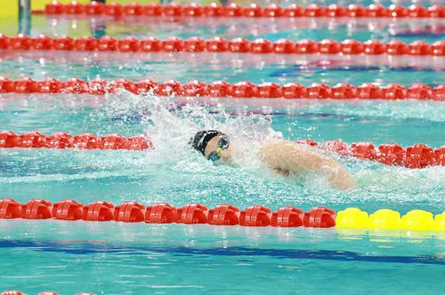 十五运会│张雨霏100米蝶泳卫冕“小孩姐”于子迪破亚洲纪录(2)