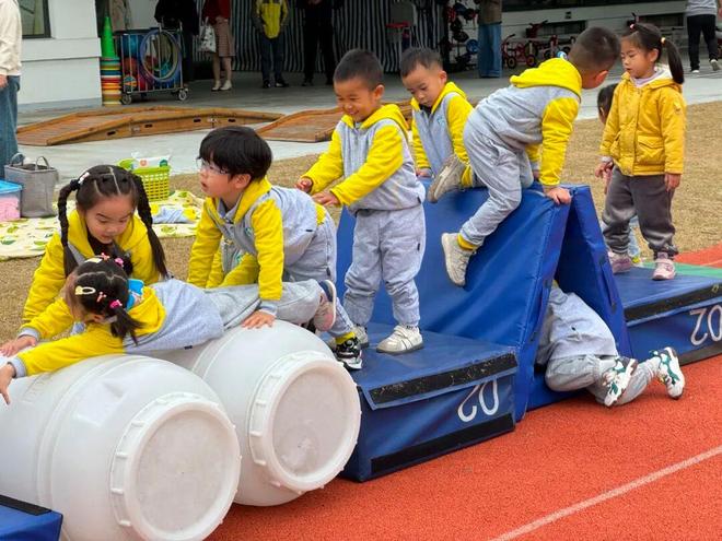 从4个班到450个娃！中福会新城幼儿园十年把“最宝贵的东西给予儿童” - 熊猫体育少儿体能培训