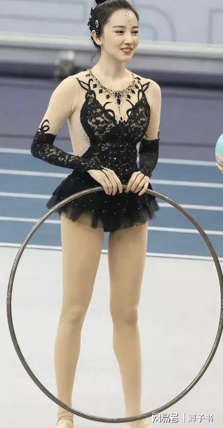 她因身材发育过猛无奈退出国家游泳队被三流导演看中捧成顶流 - 熊猫体育少儿体能培训