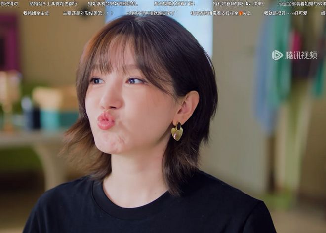 她因身材发育过猛无奈退出国家游泳队却被三流导演捧成顶流(2)